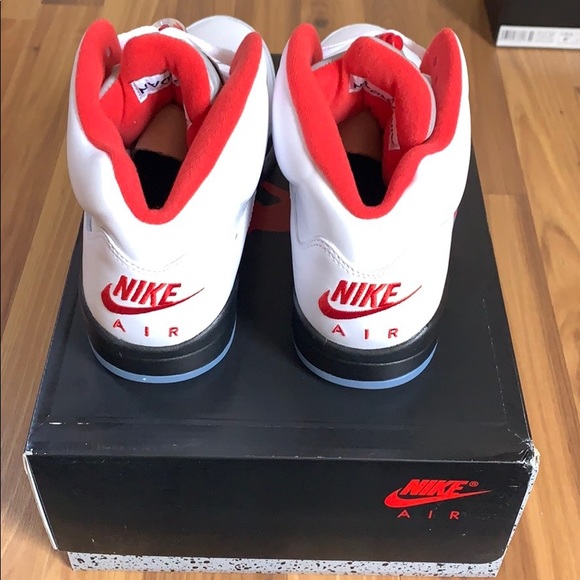 🚨SOLD🚨Jordan 5 Fire Red Retro - Picture 4 of 5